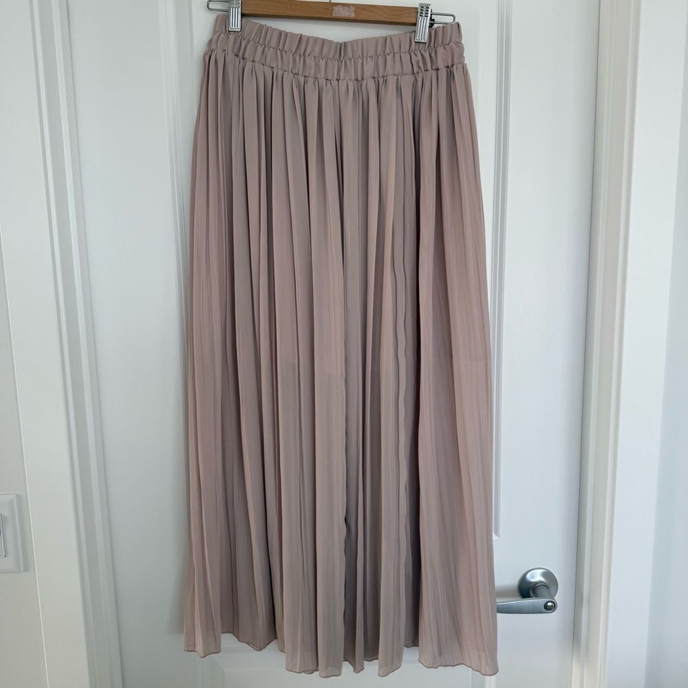 H&M | pleated maxi skirt